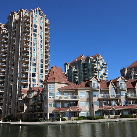 Sunset Waterfront Resort By Discover Kelowna Resort Accommodations Exteriér fotografie