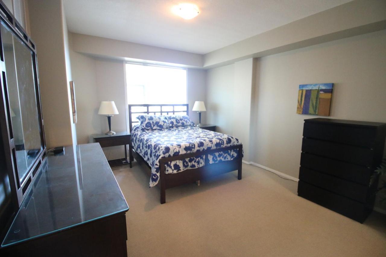 Sunset Waterfront Resort By Discover Kelowna Resort Accommodations Exteriér fotografie