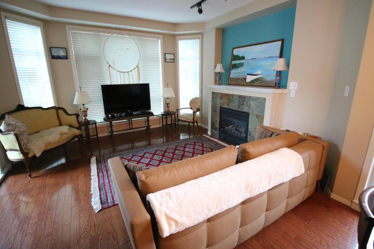 Sunset Waterfront Resort By Discover Kelowna Resort Accommodations Exteriér fotografie