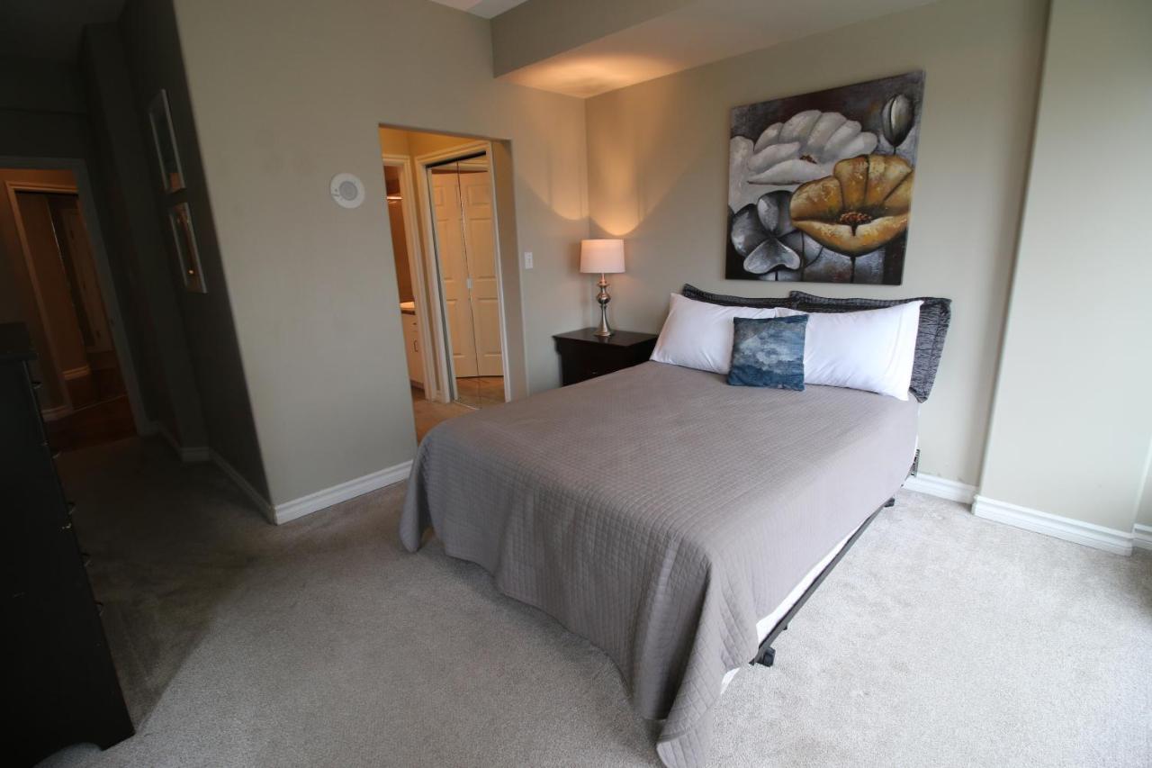 Sunset Waterfront Resort By Discover Kelowna Resort Accommodations Exteriér fotografie