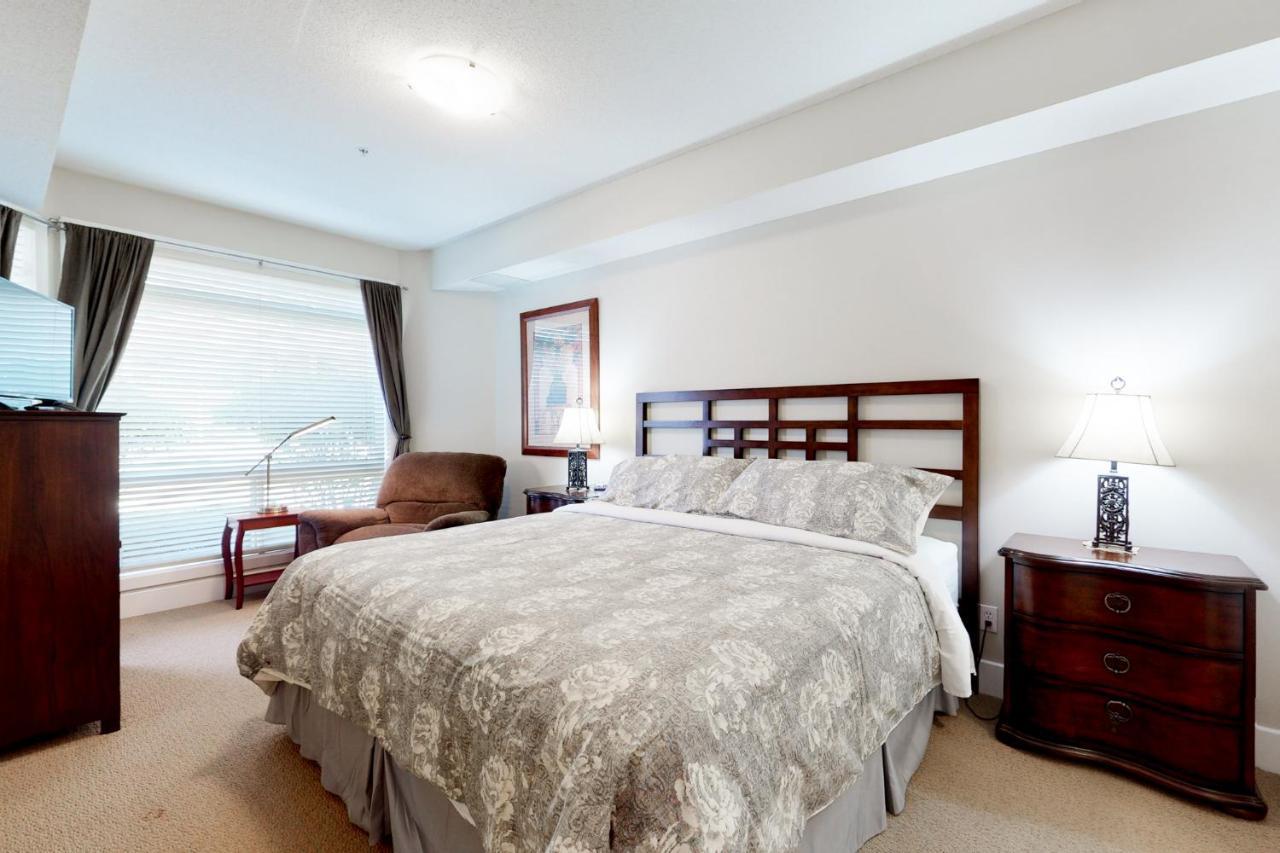 Sunset Waterfront Resort By Discover Kelowna Resort Accommodations Exteriér fotografie