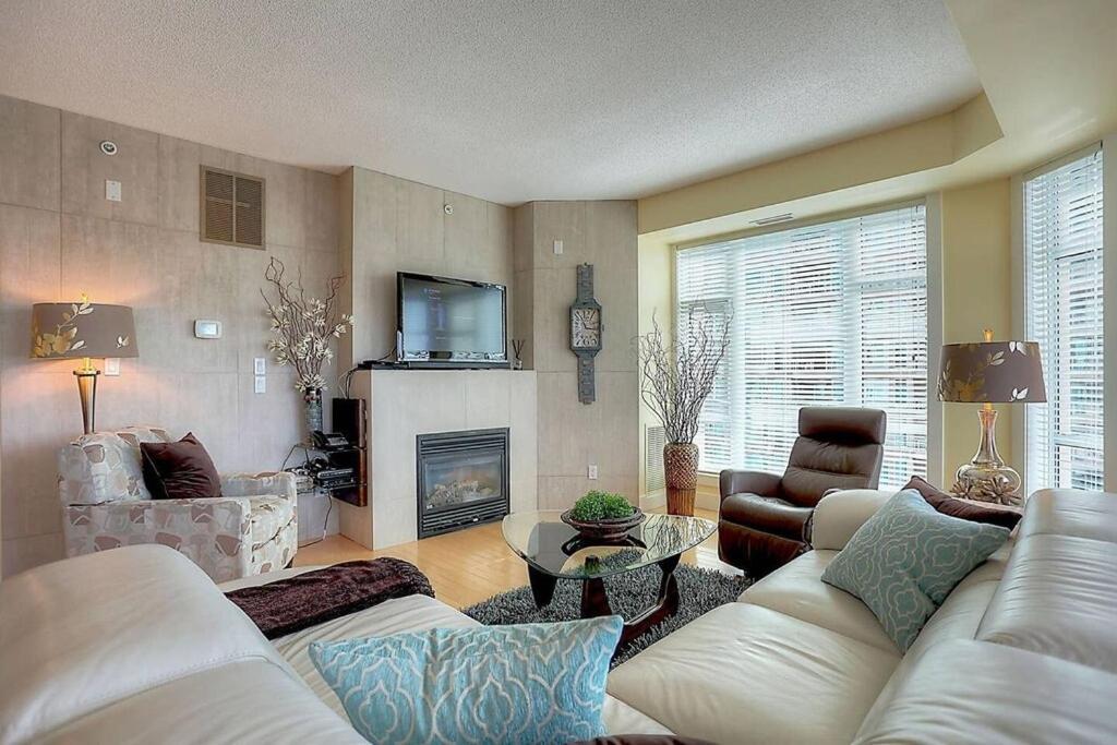 Sunset Waterfront Resort By Discover Kelowna Resort Accommodations Exteriér fotografie