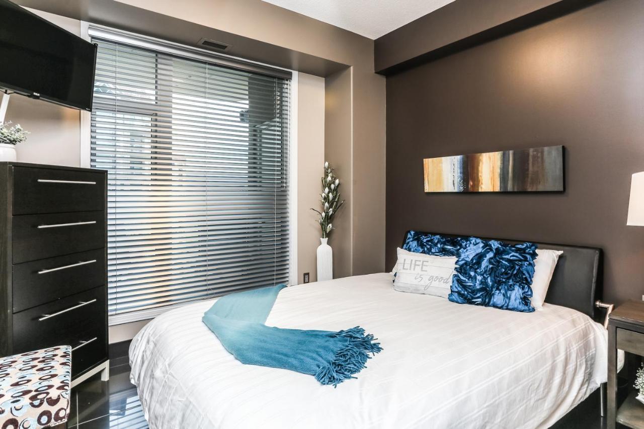 Sunset Waterfront Resort By Discover Kelowna Resort Accommodations Exteriér fotografie