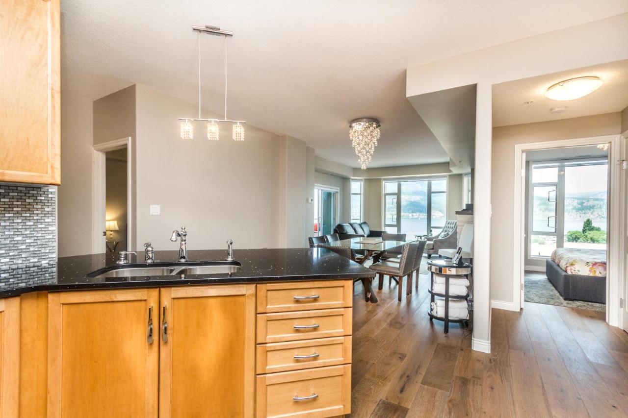 Sunset Waterfront Resort By Discover Kelowna Resort Accommodations Exteriér fotografie