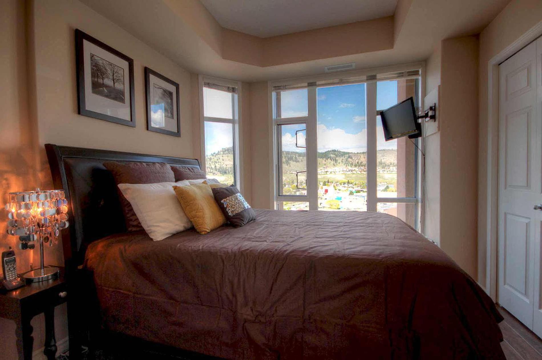 Sunset Waterfront Resort By Discover Kelowna Resort Accommodations Exteriér fotografie