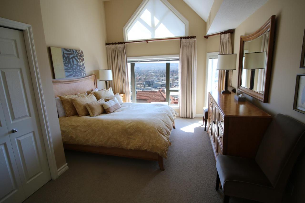 Sunset Waterfront Resort By Discover Kelowna Resort Accommodations Exteriér fotografie