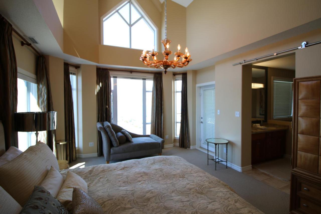 Sunset Waterfront Resort By Discover Kelowna Resort Accommodations Exteriér fotografie