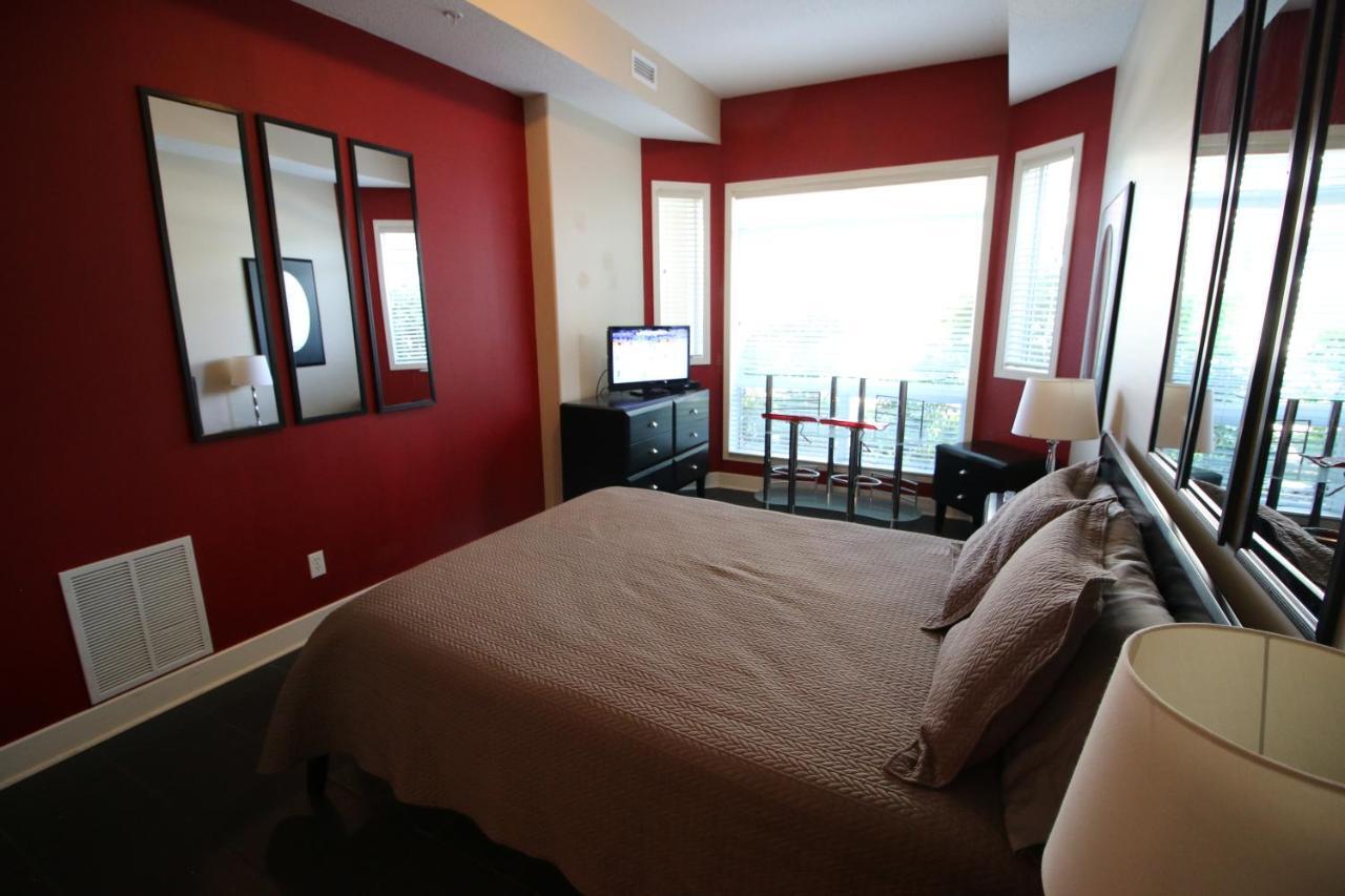 Sunset Waterfront Resort By Discover Kelowna Resort Accommodations Exteriér fotografie