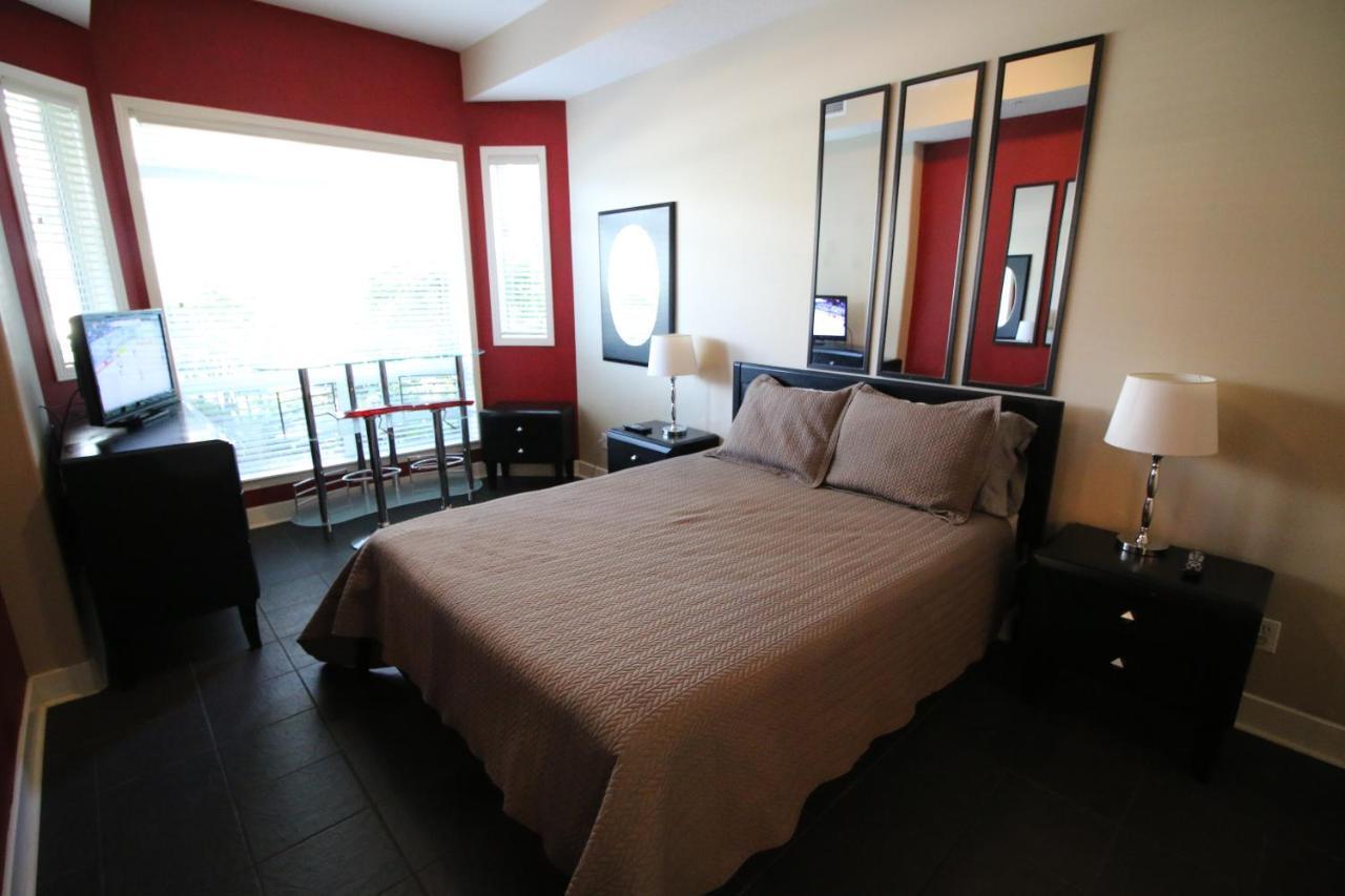Sunset Waterfront Resort By Discover Kelowna Resort Accommodations Exteriér fotografie