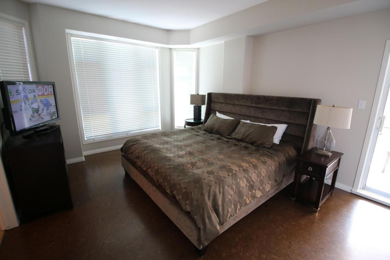 Sunset Waterfront Resort By Discover Kelowna Resort Accommodations Exteriér fotografie